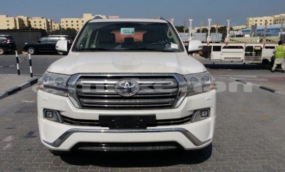 Buy Import Toyota Land Cruiser White Car in Import - Dubai in Aragatsotn Buy Import Toyota Land Cruiser White Car in Import - Dubai in Aragatsotn