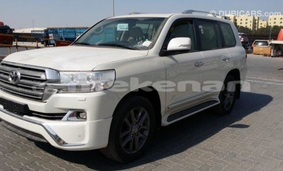 Buy Import Toyota Land Cruiser White Car in Import - Dubai in Aragatsotn Buy Import Toyota Land Cruiser White Car in Import - Dubai in Aragatsotn