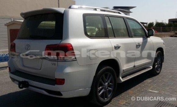 Buy Import Toyota Land Cruiser White Car in Import - Dubai in Aragatsotn Buy Import Toyota Land Cruiser White Car in Import - Dubai in Aragatsotn