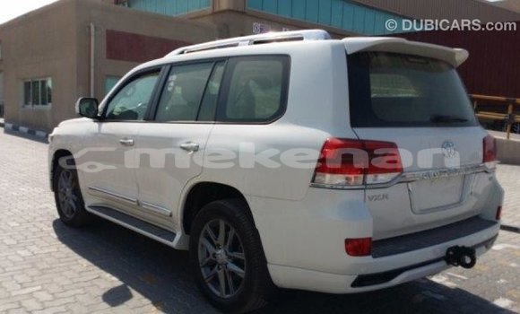 Buy Import Toyota Land Cruiser White Car in Import - Dubai in Aragatsotn Buy Import Toyota Land Cruiser White Car in Import - Dubai in Aragatsotn