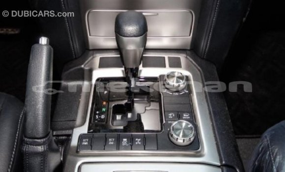 Buy Import Toyota Land Cruiser White Car in Import - Dubai in Aragatsotn Buy Import Toyota Land Cruiser White Car in Import - Dubai in Aragatsotn