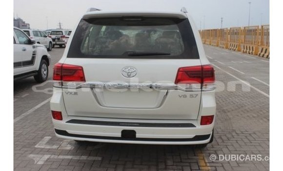 Buy Import Toyota Land Cruiser White Car in Import - Dubai in Aragatsotn Buy Import Toyota Land Cruiser White Car in Import - Dubai in Aragatsotn