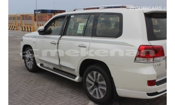 Buy Import Toyota Land Cruiser White Car in Import - Dubai in Aragatsotn Buy Import Toyota Land Cruiser White Car in Import - Dubai in Aragatsotn