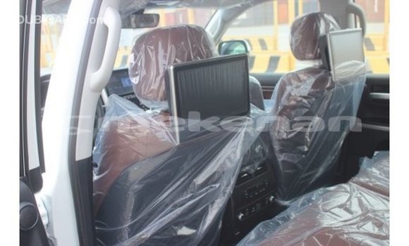 Buy Import Toyota Land Cruiser White Car in Import - Dubai in Aragatsotn Buy Import Toyota Land Cruiser White Car in Import - Dubai in Aragatsotn