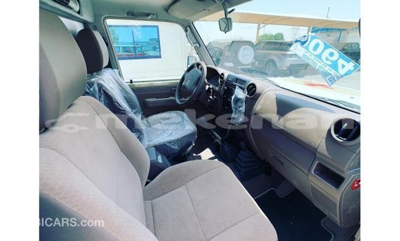 Buy Import Toyota Land Cruiser Beige Car in Import - Dubai in Aragatsotn Buy Import Toyota Land Cruiser Beige Car in Import - Dubai in Aragatsotn