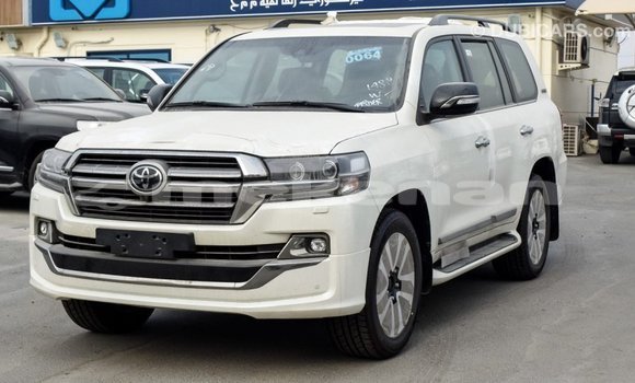 Buy Import Toyota Land Cruiser White Car in Import - Dubai in Aragatsotn Buy Import Toyota Land Cruiser White Car in Import - Dubai in Aragatsotn