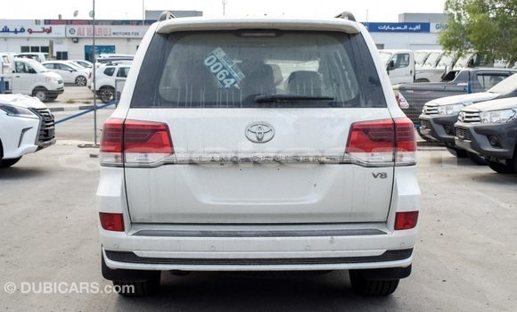Buy Import Toyota Land Cruiser White Car in Import - Dubai in Aragatsotn Buy Import Toyota Land Cruiser White Car in Import - Dubai in Aragatsotn