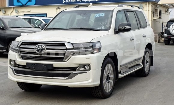 Buy Import Toyota Land Cruiser White Car in Import - Dubai in Aragatsotn Buy Import Toyota Land Cruiser White Car in Import - Dubai in Aragatsotn