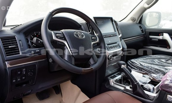 Buy Import Toyota Land Cruiser White Car in Import - Dubai in Aragatsotn Buy Import Toyota Land Cruiser White Car in Import - Dubai in Aragatsotn