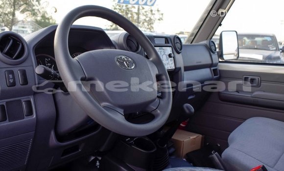 Buy Import Toyota Land Cruiser White Car in Import - Dubai in Aragatsotn Buy Import Toyota Land Cruiser White Car in Import - Dubai in Aragatsotn