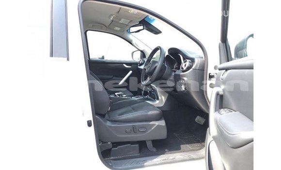 Buy Import Mercedes-Benz 250 White Car in Import - Dubai in Aragatsotn Buy Import Mercedes-Benz 250 White Car in Import - Dubai in Aragatsotn