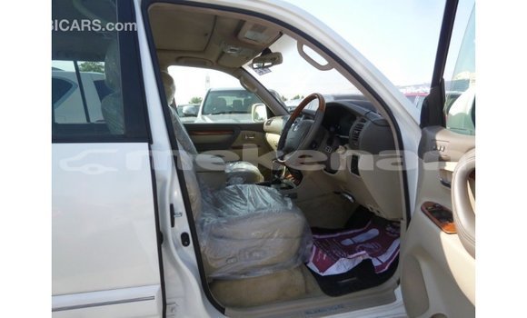 Buy Import Toyota Land Cruiser White Car in Import - Dubai in Aragatsotn Buy Import Toyota Land Cruiser White Car in Import - Dubai in Aragatsotn