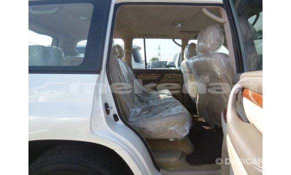 Buy Import Toyota Land Cruiser White Car in Import - Dubai in Aragatsotn Buy Import Toyota Land Cruiser White Car in Import - Dubai in Aragatsotn