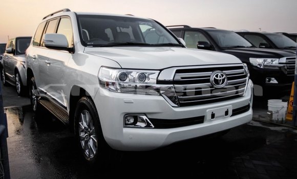 Buy Import Toyota Land Cruiser White Car in Import - Dubai in Aragatsotn Buy Import Toyota Land Cruiser White Car in Import - Dubai in Aragatsotn
