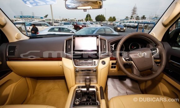 Buy Import Toyota Land Cruiser White Car in Import - Dubai in Aragatsotn Buy Import Toyota Land Cruiser White Car in Import - Dubai in Aragatsotn