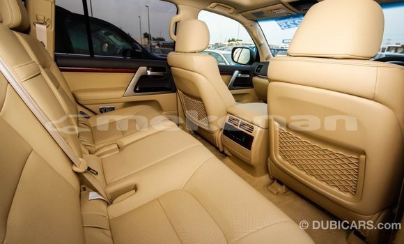 Buy Import Toyota Land Cruiser White Car in Import - Dubai in Aragatsotn Buy Import Toyota Land Cruiser White Car in Import - Dubai in Aragatsotn