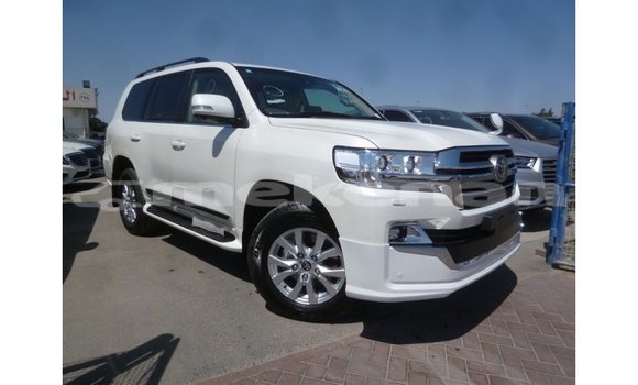 Buy Import Toyota Land Cruiser White Car in Import - Dubai in Aragatsotn Buy Import Toyota Land Cruiser White Car in Import - Dubai in Aragatsotn