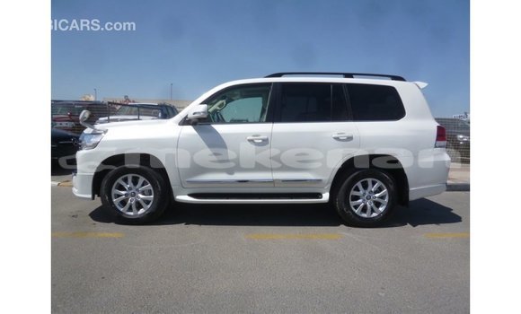 Buy Import Toyota Land Cruiser White Car in Import - Dubai in Aragatsotn Buy Import Toyota Land Cruiser White Car in Import - Dubai in Aragatsotn