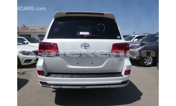 Buy Import Toyota Land Cruiser White Car in Import - Dubai in Aragatsotn Buy Import Toyota Land Cruiser White Car in Import - Dubai in Aragatsotn