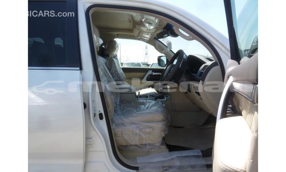 Buy Import Toyota Land Cruiser White Car in Import - Dubai in Aragatsotn Buy Import Toyota Land Cruiser White Car in Import - Dubai in Aragatsotn