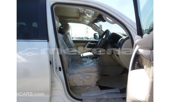 Buy Import Toyota Land Cruiser White Car in Import - Dubai in Aragatsotn Buy Import Toyota Land Cruiser White Car in Import - Dubai in Aragatsotn