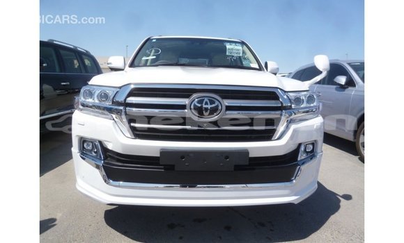 Buy Import Toyota Land Cruiser White Car in Import - Dubai in Aragatsotn Buy Import Toyota Land Cruiser White Car in Import - Dubai in Aragatsotn
