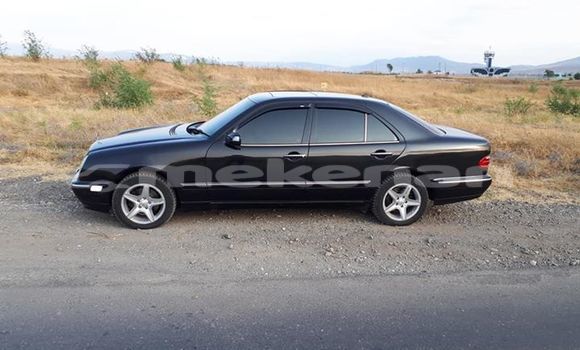 Buy Used Mercedes-Benz 300–Series Black Car in Yerevan in Yerevan Buy Used Mercedes-Benz 300–Series Black Car in Yerevan in Yerevan