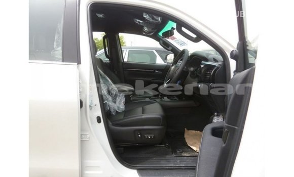 Buy Import Toyota Hilux White Car in Import - Dubai in Aragatsotn Buy Import Toyota Hilux White Car in Import - Dubai in Aragatsotn