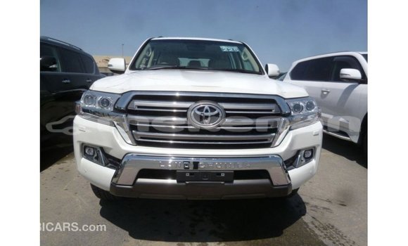 Buy Import Toyota Land Cruiser White Car in Import - Dubai in Aragatsotn Buy Import Toyota Land Cruiser White Car in Import - Dubai in Aragatsotn