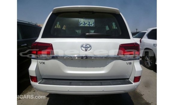 Buy Import Toyota Land Cruiser White Car in Import - Dubai in Aragatsotn Buy Import Toyota Land Cruiser White Car in Import - Dubai in Aragatsotn