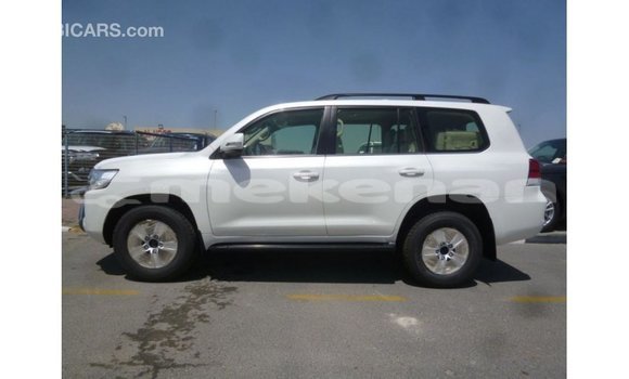 Buy Import Toyota Land Cruiser White Car in Import - Dubai in Aragatsotn Buy Import Toyota Land Cruiser White Car in Import - Dubai in Aragatsotn