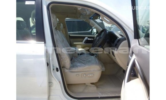 Buy Import Toyota Land Cruiser White Car in Import - Dubai in Aragatsotn Buy Import Toyota Land Cruiser White Car in Import - Dubai in Aragatsotn