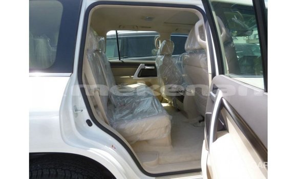 Buy Import Toyota Land Cruiser White Car in Import - Dubai in Aragatsotn Buy Import Toyota Land Cruiser White Car in Import - Dubai in Aragatsotn