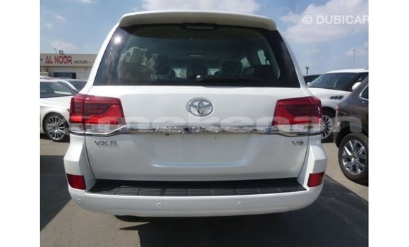 Buy Import Toyota Land Cruiser White Car in Import - Dubai in Aragatsotn Buy Import Toyota Land Cruiser White Car in Import - Dubai in Aragatsotn