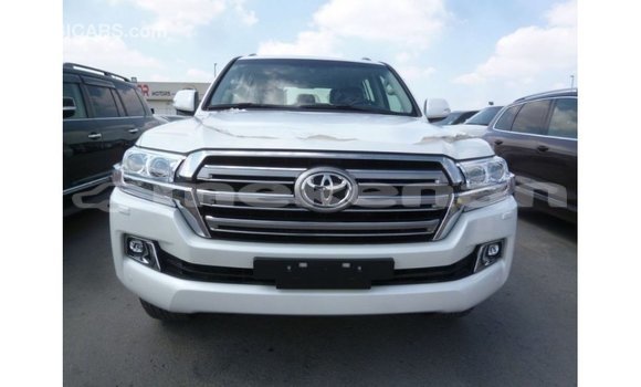 Buy Import Toyota Land Cruiser White Car in Import - Dubai in Aragatsotn Buy Import Toyota Land Cruiser White Car in Import - Dubai in Aragatsotn
