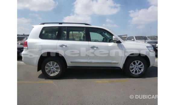 Buy Import Toyota Land Cruiser White Car in Import - Dubai in Aragatsotn Buy Import Toyota Land Cruiser White Car in Import - Dubai in Aragatsotn