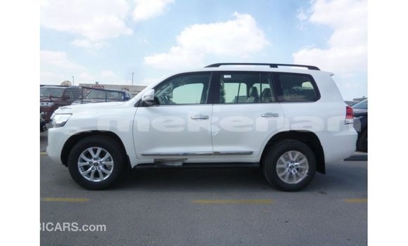 Buy Import Toyota Land Cruiser White Car in Import - Dubai in Aragatsotn Buy Import Toyota Land Cruiser White Car in Import - Dubai in Aragatsotn