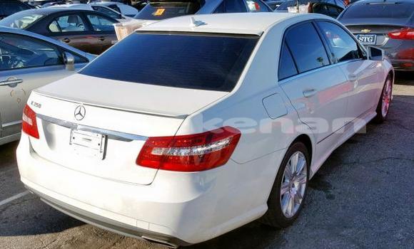 Buy Used Mercedes-Benz E-klasse White Car in Yerevan in Yerevan Buy Used Mercedes-Benz E-klasse White Car in Yerevan in Yerevan