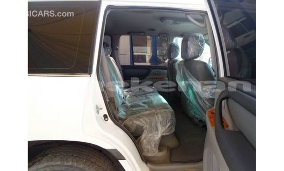 Buy Import Toyota Land Cruiser White Car in Import - Dubai in Aragatsotn Buy Import Toyota Land Cruiser White Car in Import - Dubai in Aragatsotn