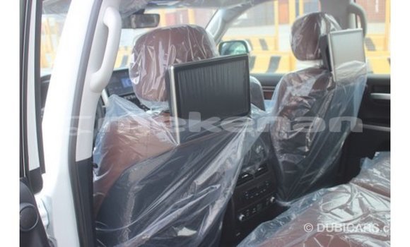 Buy Import Toyota Land Cruiser White Car in Import - Dubai in Aragatsotn Buy Import Toyota Land Cruiser White Car in Import - Dubai in Aragatsotn