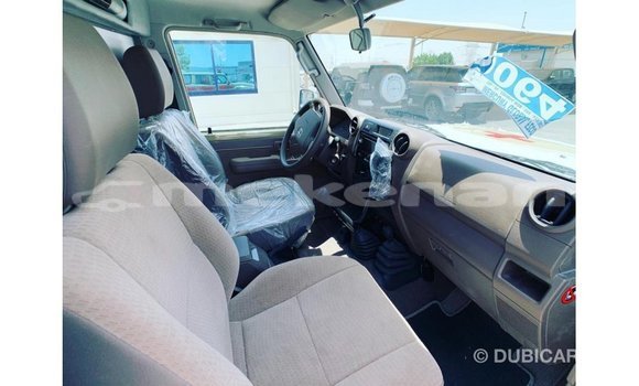 Buy Import Toyota Land Cruiser Beige Car in Import - Dubai in Aragatsotn Buy Import Toyota Land Cruiser Beige Car in Import - Dubai in Aragatsotn