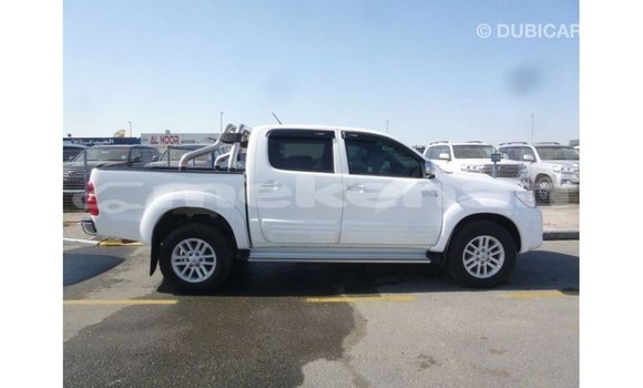 Buy Import Toyota Hilux White Car in Import - Dubai in Aragatsotn Buy Import Toyota Hilux White Car in Import - Dubai in Aragatsotn