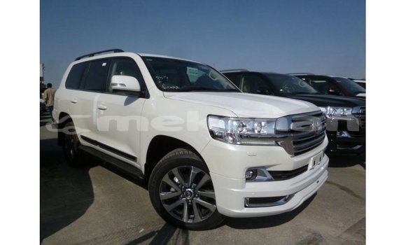 Buy Import Toyota Land Cruiser White Car in Import - Dubai in Aragatsotn Buy Import Toyota Land Cruiser White Car in Import - Dubai in Aragatsotn