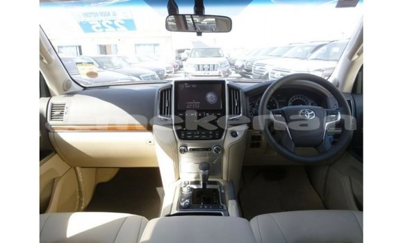 Buy Import Toyota Land Cruiser White Car in Import - Dubai in Aragatsotn Buy Import Toyota Land Cruiser White Car in Import - Dubai in Aragatsotn