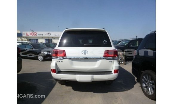 Buy Import Toyota Land Cruiser White Car in Import - Dubai in Aragatsotn Buy Import Toyota Land Cruiser White Car in Import - Dubai in Aragatsotn