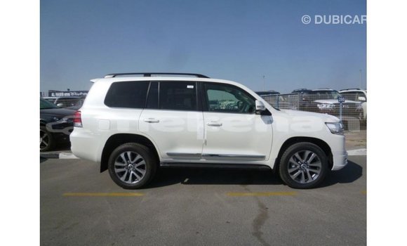 Buy Import Toyota Land Cruiser White Car in Import - Dubai in Aragatsotn Buy Import Toyota Land Cruiser White Car in Import - Dubai in Aragatsotn