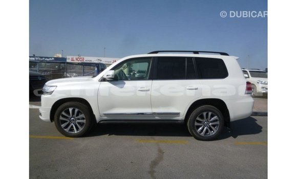 Buy Import Toyota Land Cruiser White Car in Import - Dubai in Aragatsotn Buy Import Toyota Land Cruiser White Car in Import - Dubai in Aragatsotn