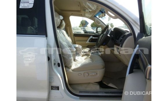 Buy Import Toyota Land Cruiser White Car in Import - Dubai in Aragatsotn Buy Import Toyota Land Cruiser White Car in Import - Dubai in Aragatsotn