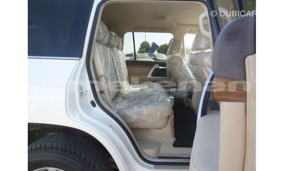 Buy Import Toyota Land Cruiser White Car in Import - Dubai in Aragatsotn Buy Import Toyota Land Cruiser White Car in Import - Dubai in Aragatsotn