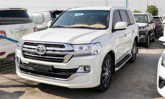 Buy Import Toyota Land Cruiser White Car in Import - Dubai in Aragatsotn Buy Import Toyota Land Cruiser White Car in Import - Dubai in Aragatsotn